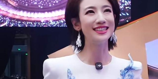 IM电竞登录入口-41岁知名“特型演员”侯京健大婚！曝妻子身份，多次主持联欢晚会